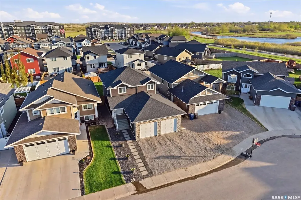 323 Cowan Crescent Martensville SK S0K 2T1