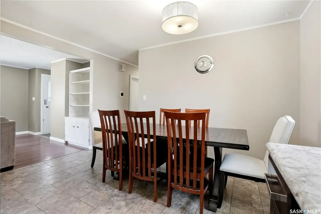 532 East Place Saskatoon SK S7J 2Y8
