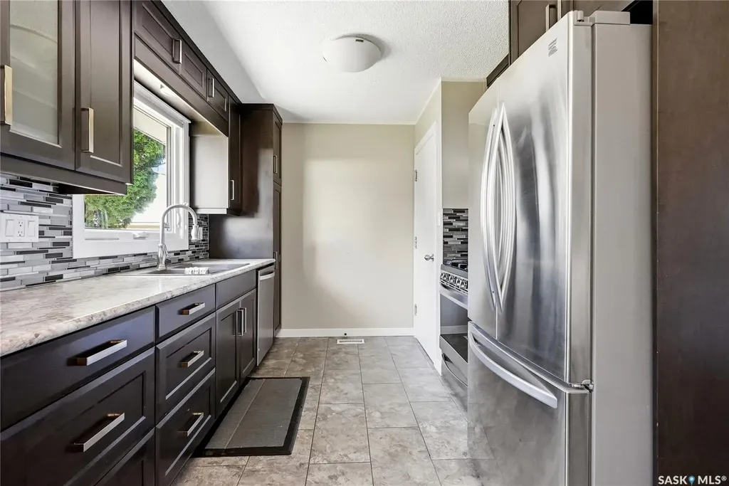 532 East Place Saskatoon SK S7J 2Y8