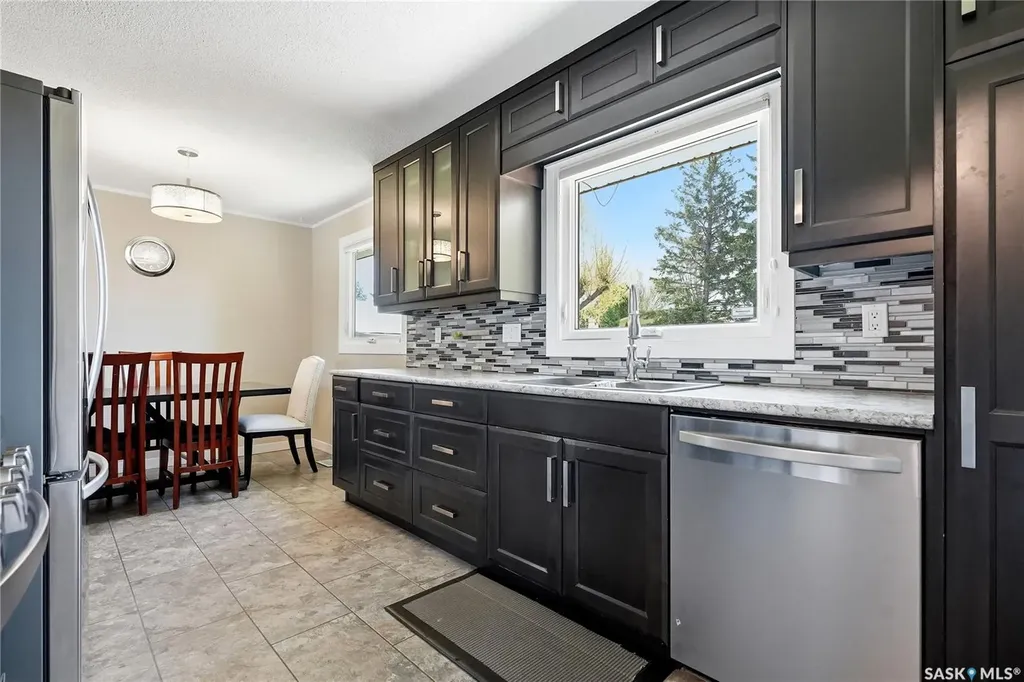 532 East Place Saskatoon SK S7J 2Y8