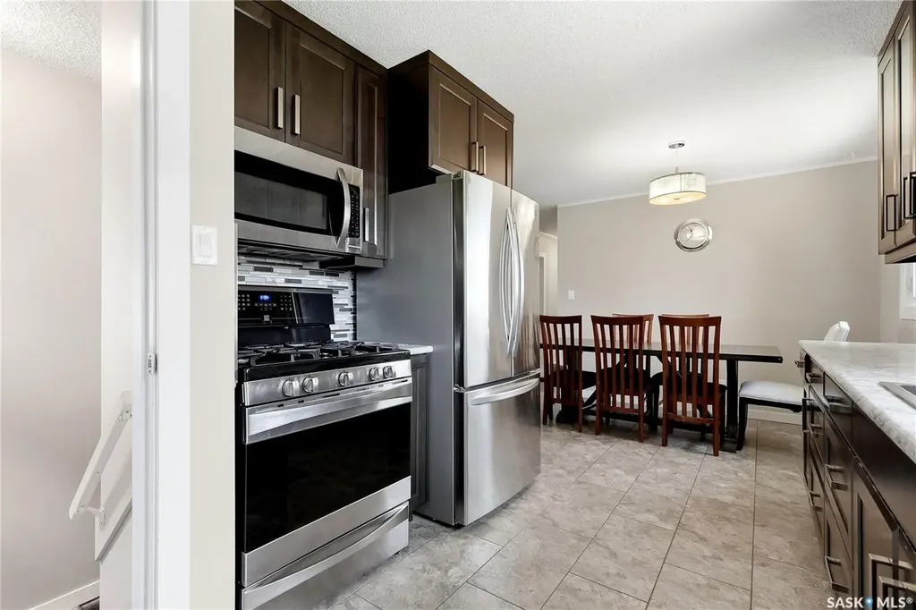 532 East Place Saskatoon SK S7J 2Y8