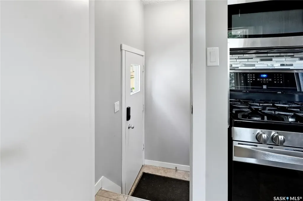 532 East Place Saskatoon SK S7J 2Y8