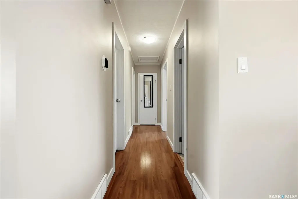 532 East Place Saskatoon SK S7J 2Y8