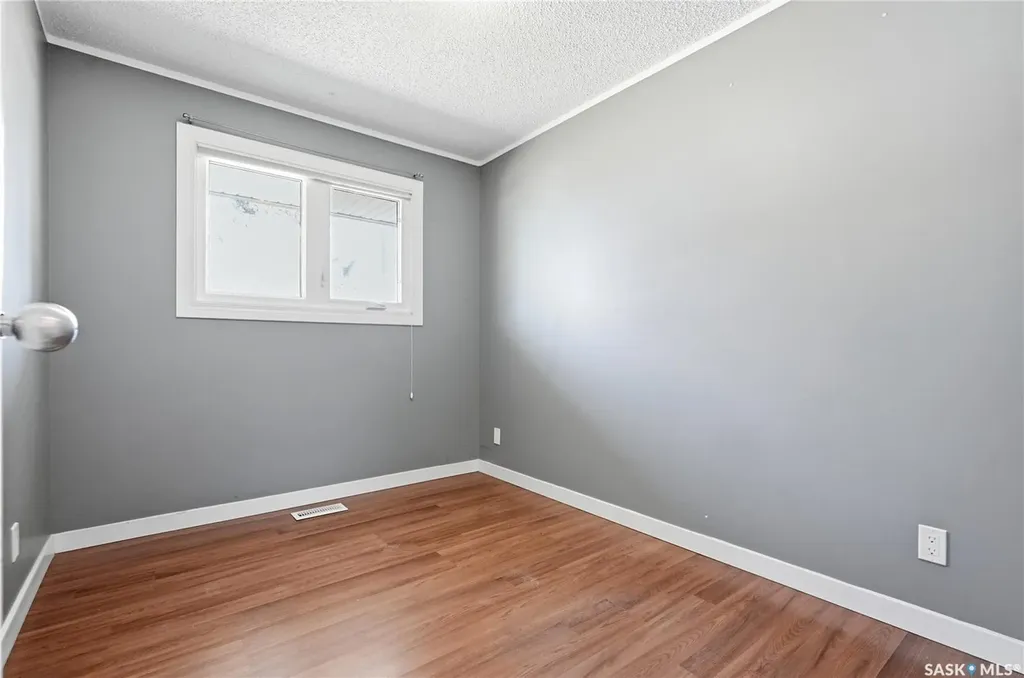 532 East Place Saskatoon SK S7J 2Y8