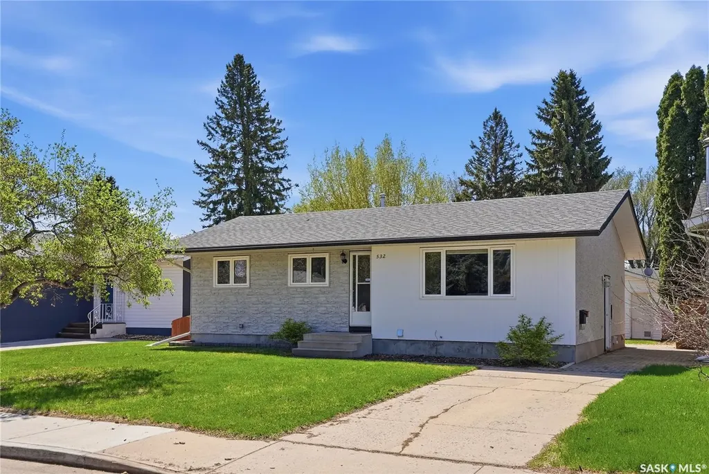 532 East Place Saskatoon SK S7J 2Y8