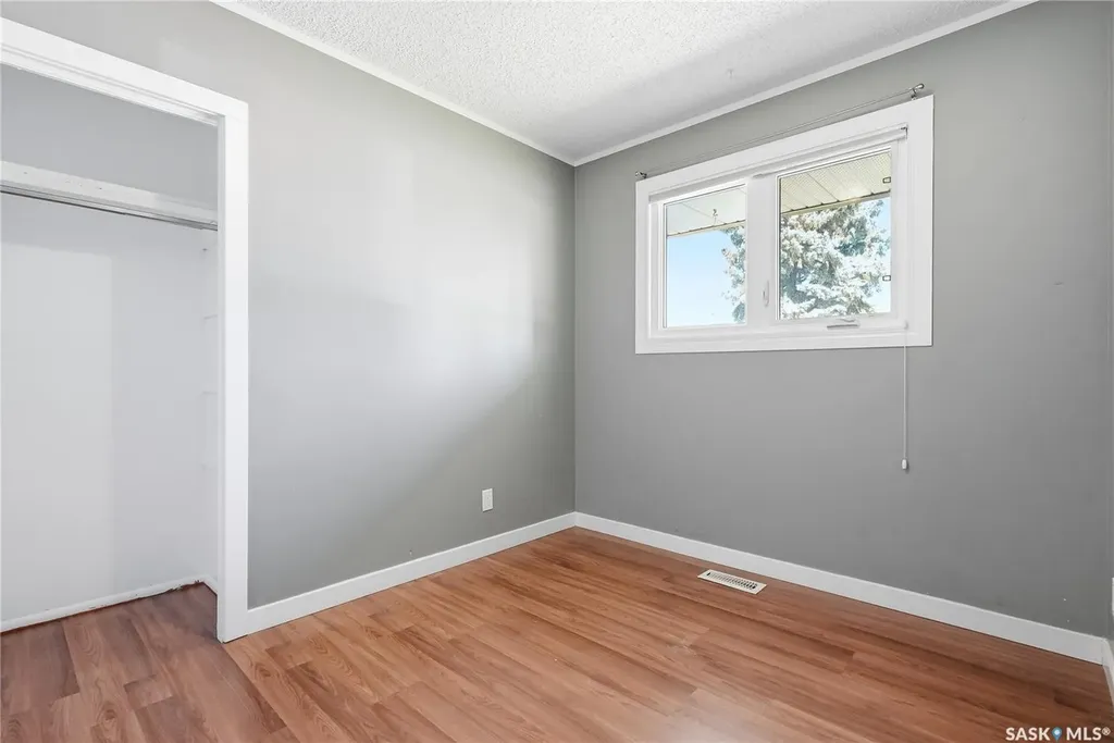 532 East Place Saskatoon SK S7J 2Y8