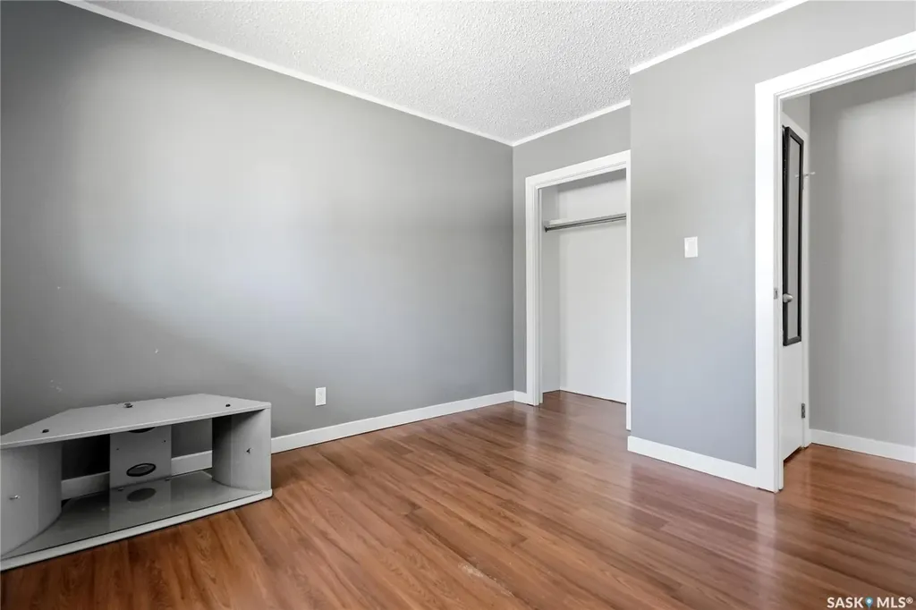 532 East Place Saskatoon SK S7J 2Y8
