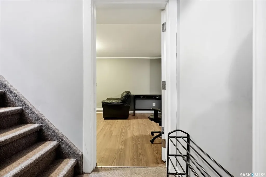 532 East Place Saskatoon SK S7J 2Y8