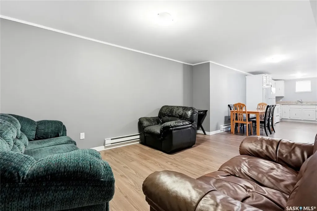 532 East Place Saskatoon SK S7J 2Y8