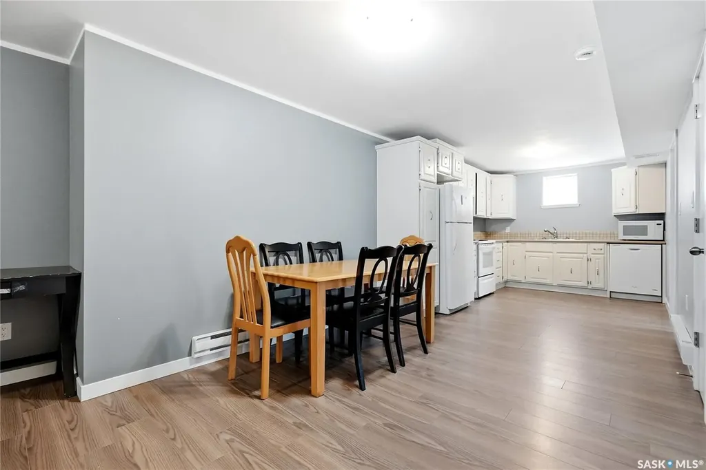 532 East Place Saskatoon SK S7J 2Y8