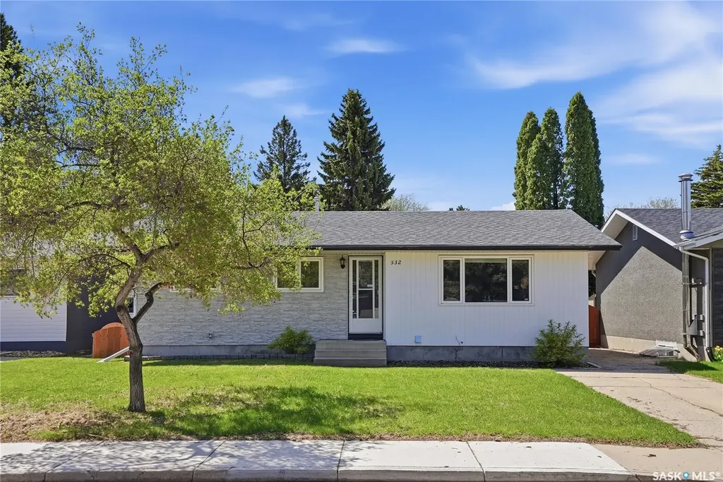 532 East Place Saskatoon SK S7J 2Y8