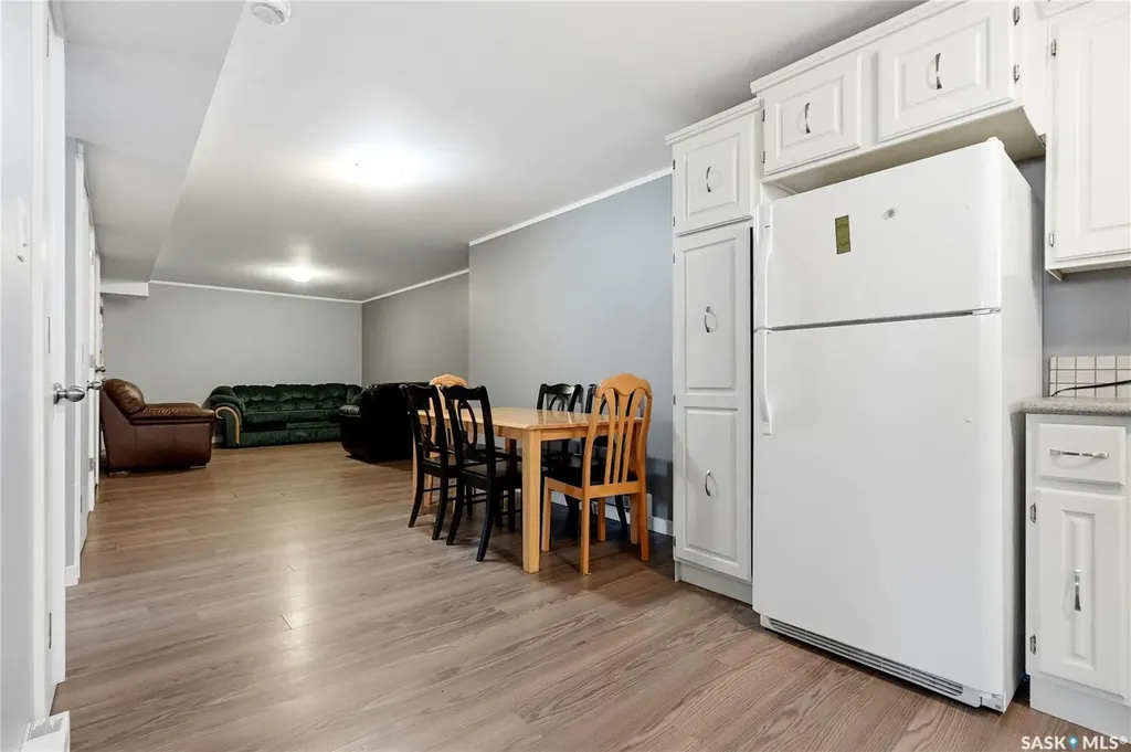 532 East Place Saskatoon SK S7J 2Y8