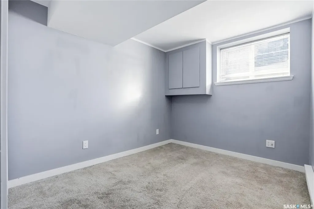 532 East Place Saskatoon SK S7J 2Y8