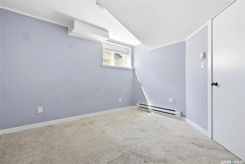 532 East Place Saskatoon SK S7J 2Y8