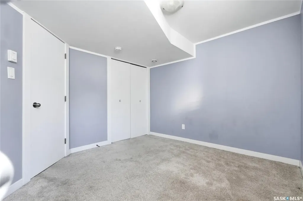 532 East Place Saskatoon SK S7J 2Y8