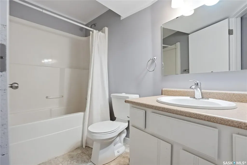 532 East Place Saskatoon SK S7J 2Y8