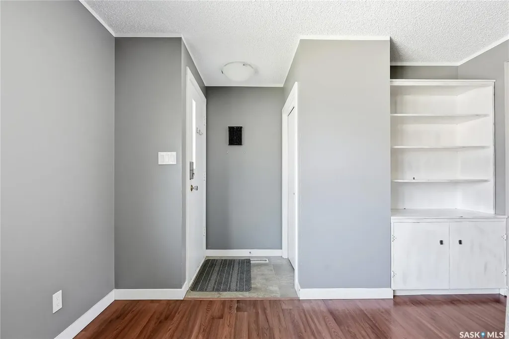532 East Place Saskatoon SK S7J 2Y8