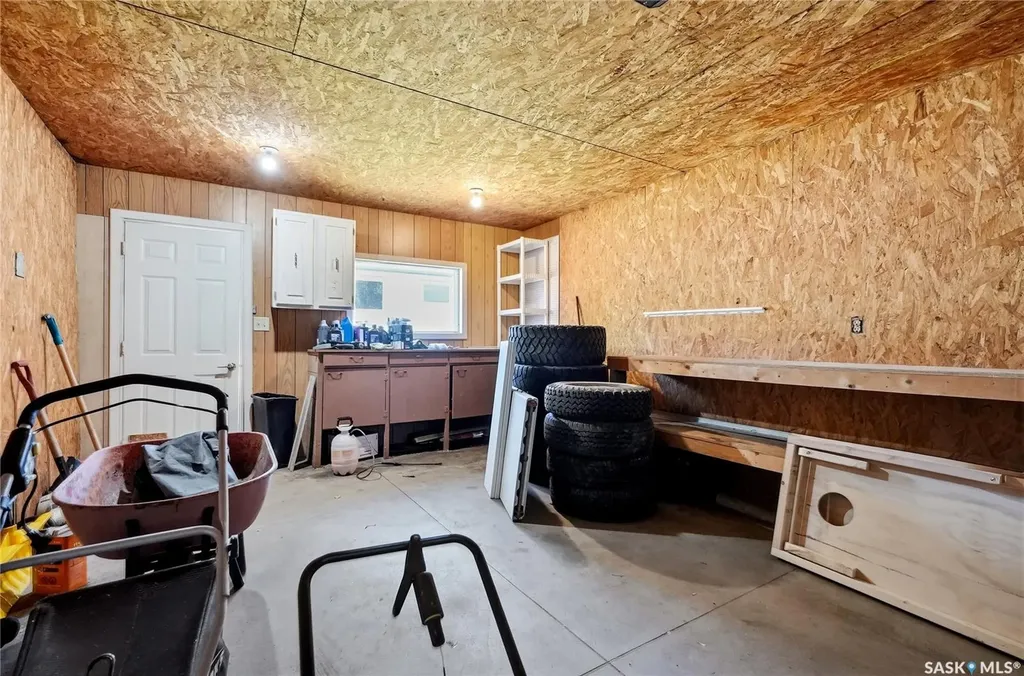 532 East Place Saskatoon SK S7J 2Y8