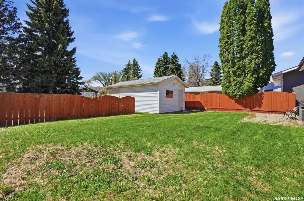 532 East Place Saskatoon SK S7J 2Y8
