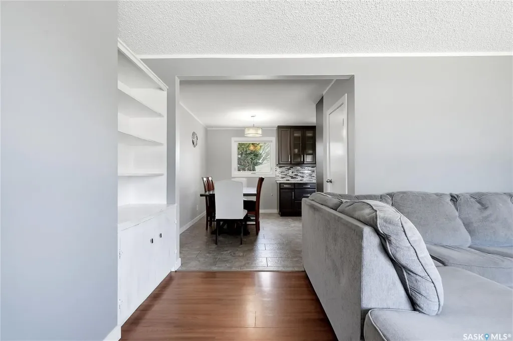 532 East Place Saskatoon SK S7J 2Y8