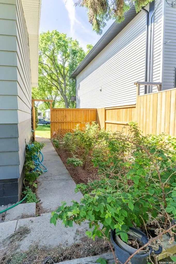 712 31st Street W Saskatoon SK S7L 0R6