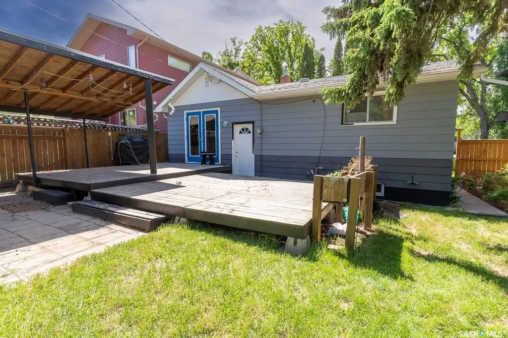 712 31st Street W Saskatoon SK S7L 0R6