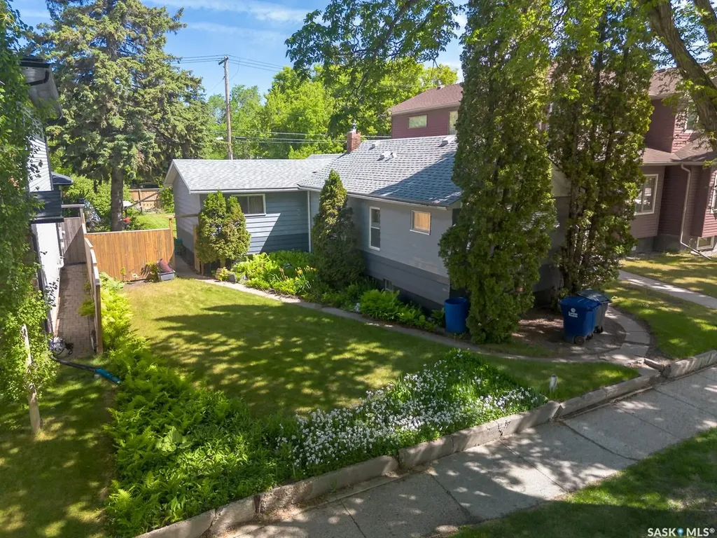 712 31st Street W Saskatoon SK S7L 0R6