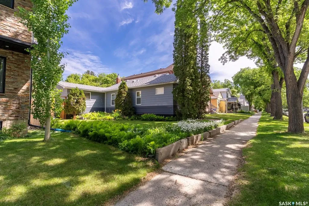712 31st Street W Saskatoon SK S7L 0R6