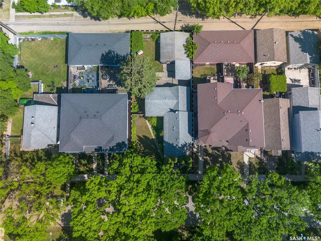 712 31st Street W Saskatoon SK S7L 0R6