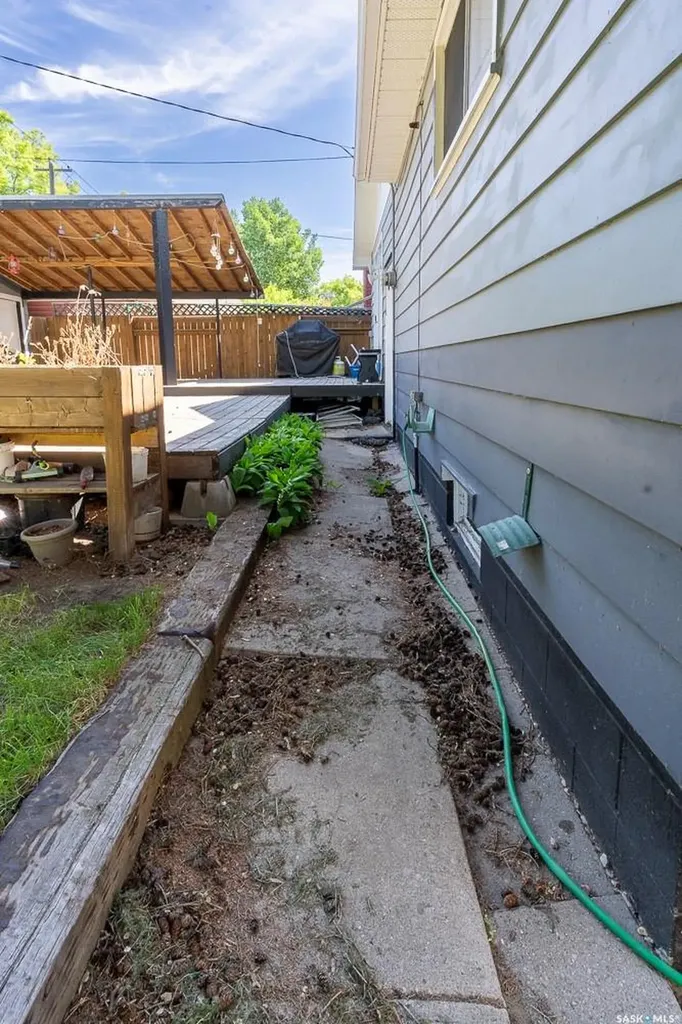 712 31st Street W Saskatoon SK S7L 0R6