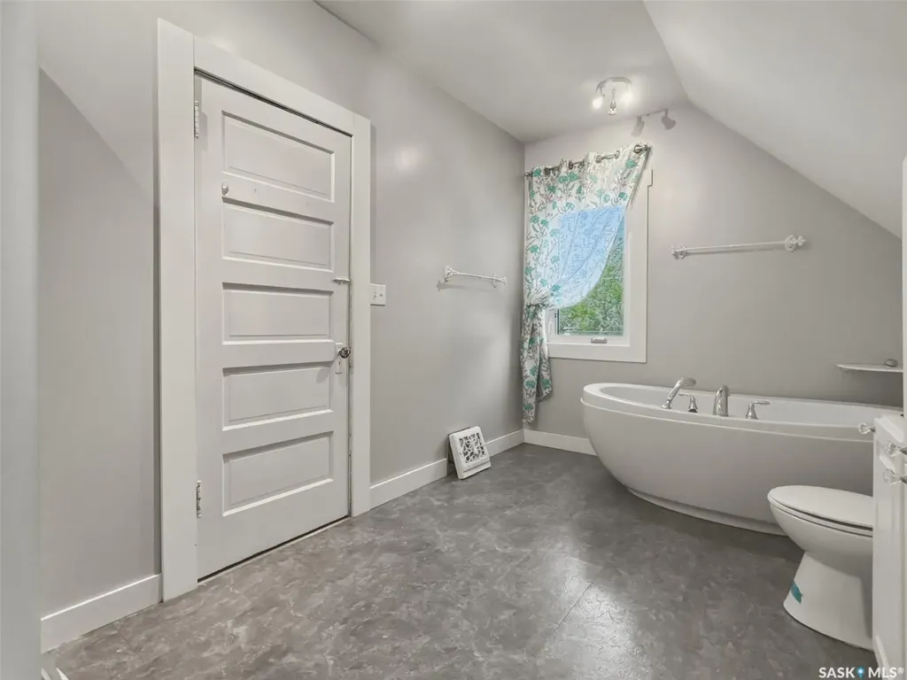 521 2nd Avenue NE Swift Current SK S9H 2E5