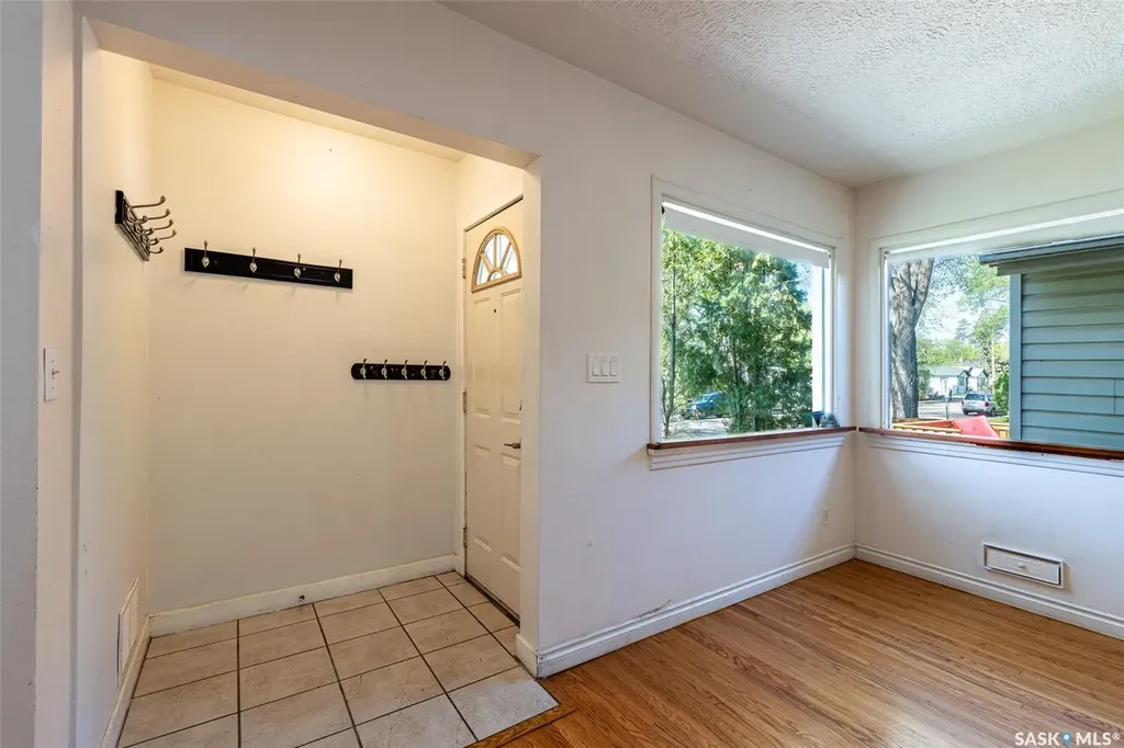 204 25th Street W Saskatoon SK S7L 0C4