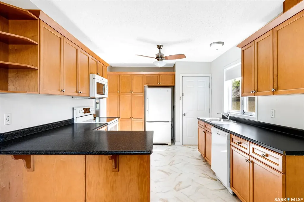 204 25th Street W Saskatoon SK S7L 0C4