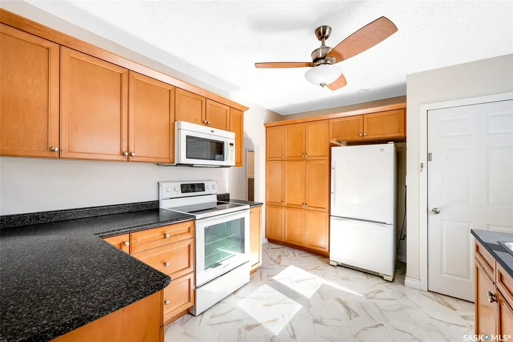 204 25th Street W Saskatoon SK S7L 0C4