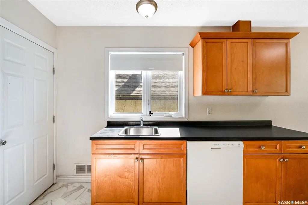 204 25th Street W Saskatoon SK S7L 0C4