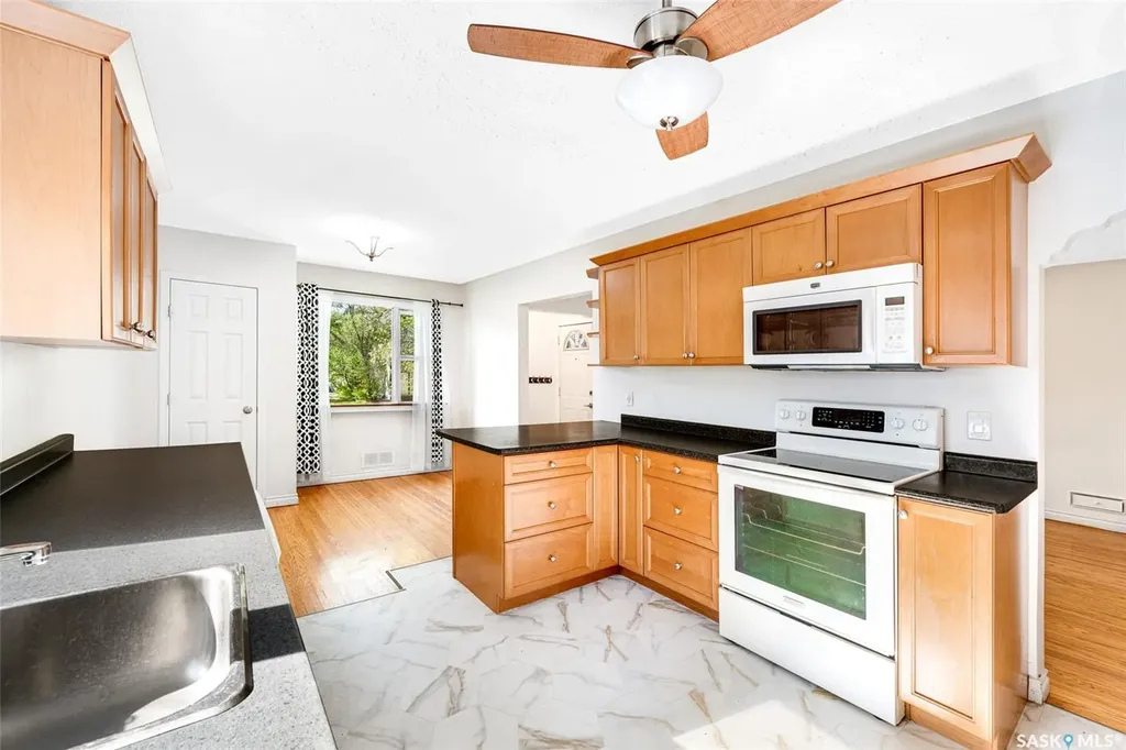 204 25th Street W Saskatoon SK S7L 0C4