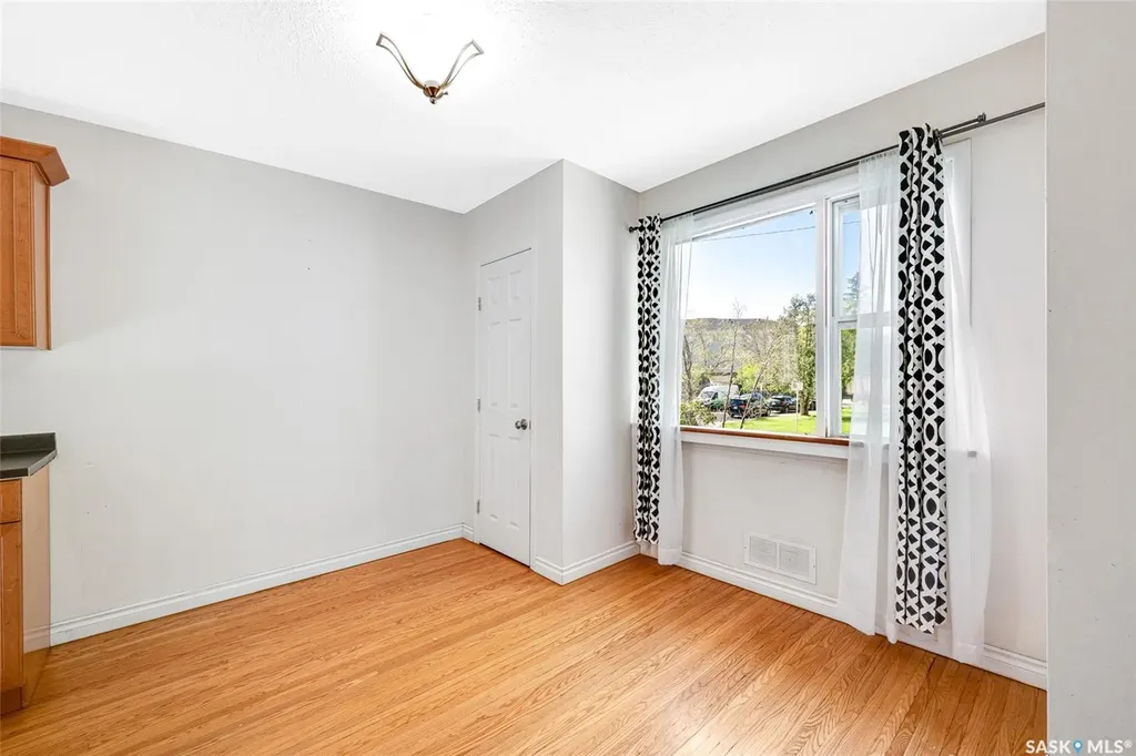 204 25th Street W Saskatoon SK S7L 0C4
