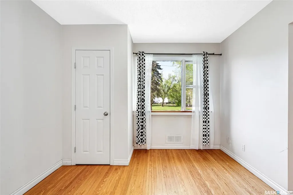 204 25th Street W Saskatoon SK S7L 0C4