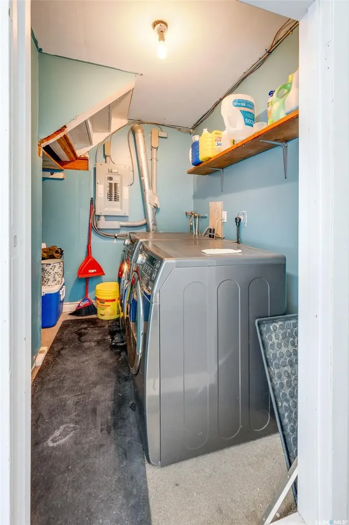 204 25th Street W Saskatoon SK S7L 0C4