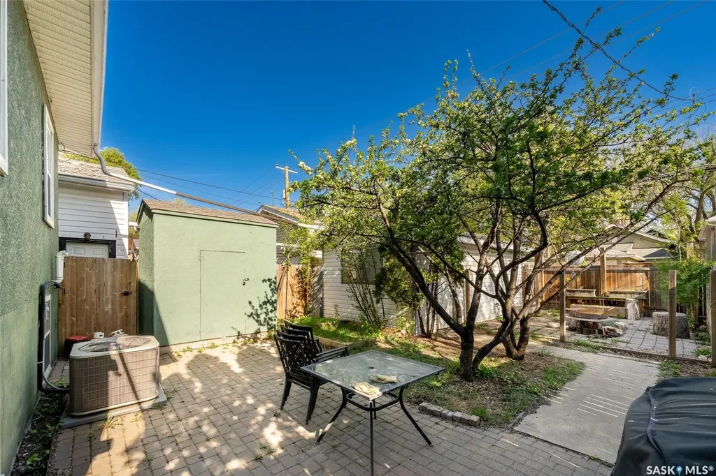 204 25th Street W Saskatoon SK S7L 0C4