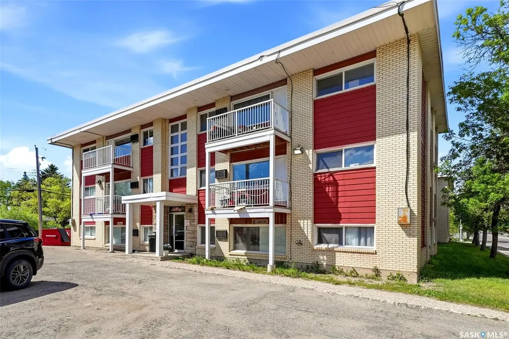 1811 8th Avenue N Regina SK S4R 0G5