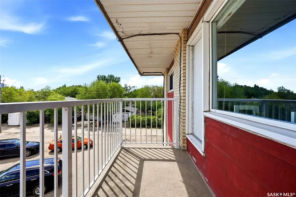 1811 8th Avenue N Regina SK S4R 0G5