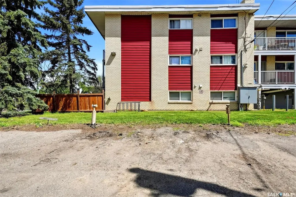1811 8th Avenue N Regina SK S4R 0G5