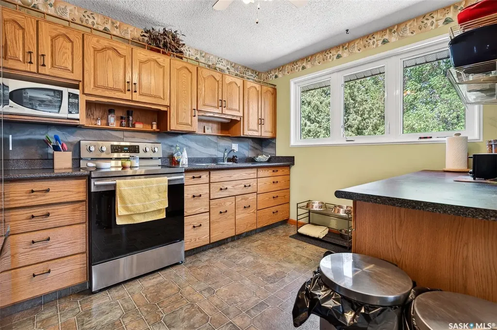 1050 Simcoe Street Moose Jaw SK S6H 3J2