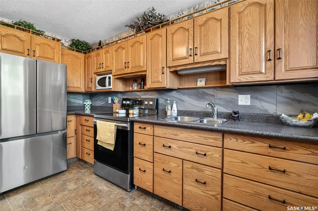 1050 Simcoe Street Moose Jaw SK S6H 3J2