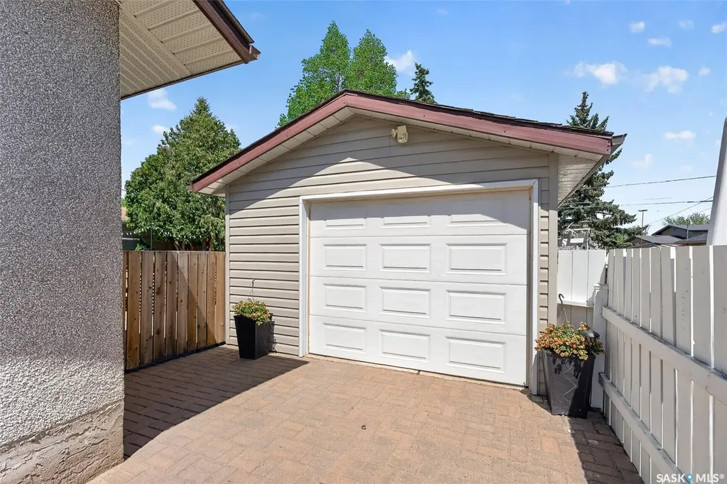 1050 Simcoe Street Moose Jaw SK S6H 3J2