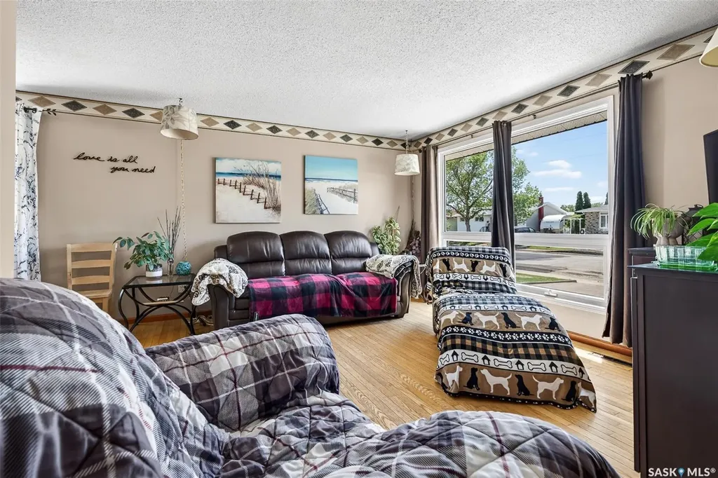 1050 Simcoe Street Moose Jaw SK S6H 3J2