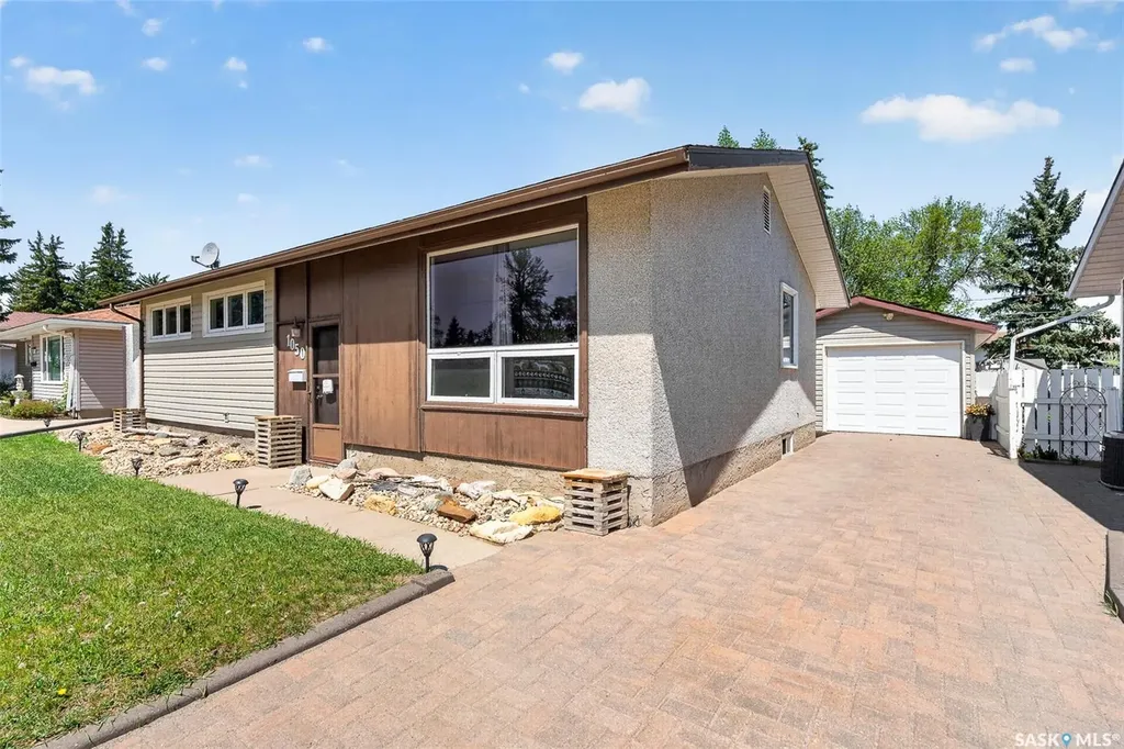 1050 Simcoe Street Moose Jaw SK S6H 3J2