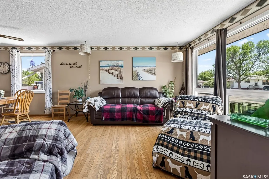 1050 Simcoe Street Moose Jaw SK S6H 3J2