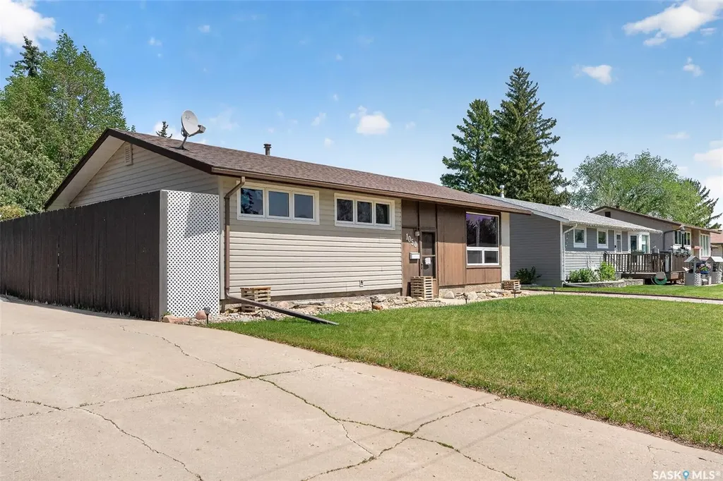 1050 Simcoe Street Moose Jaw SK S6H 3J2